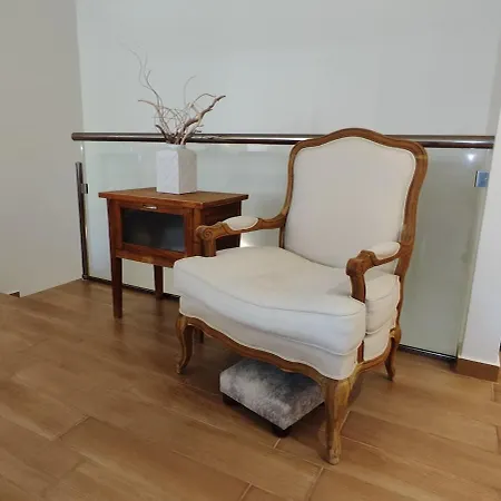 Nefeli Duplex * Karavómilosz